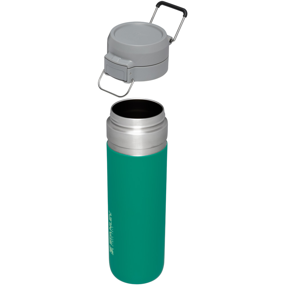 Stanley The Quick Flip Go Bottle | 24 OZ Zelene | 21-30856-469